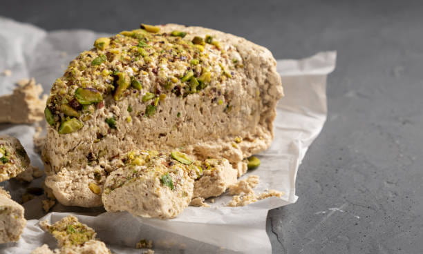 حلوا ارده پسته ای پرانرژی مناسب میان وعده های کاری